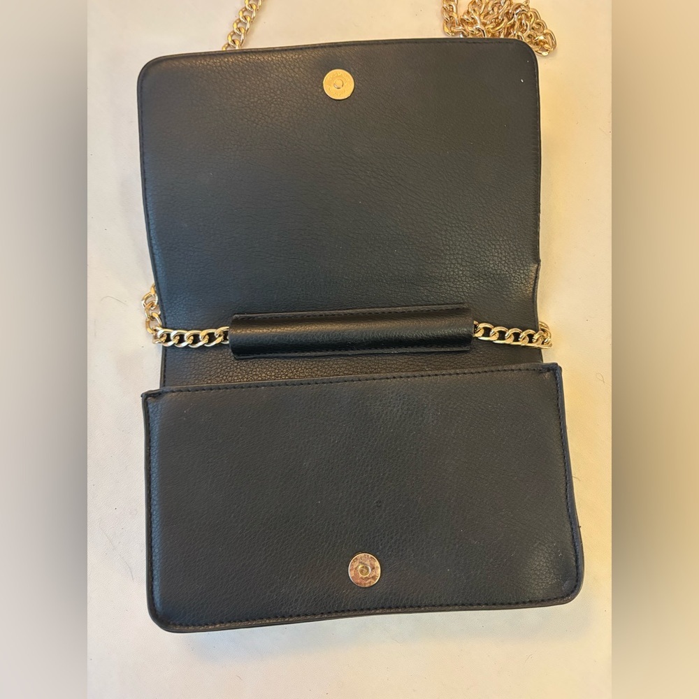 Forever 21 Black Crossbody Bag with Gold Chain - Picture 3 of 6